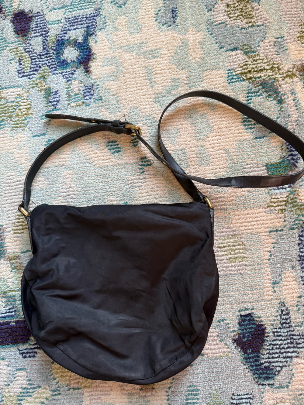Marc Jacobs Black Crossbody Shoulder Bag with Gold Hardware - Picture 5 of 5